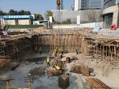 兩手抓兩手硬 | 記者實(shí)探南京建筑工地，如何織牢戰(zhàn)疫“防護(hù)網(wǎng)”推進(jìn)工程建設(shè)